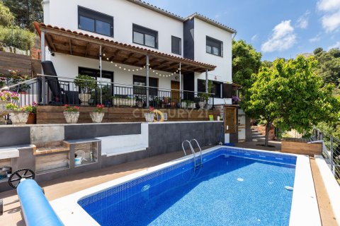 Talo Palafolls, Barcelona, Espanja 4 makuuhuonetta, 254 m2 No. 172021