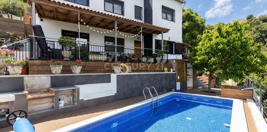 Talo Palafolls, Barcelona, Espanja 4 makuuhuonetta, 254 m2 No. 172021