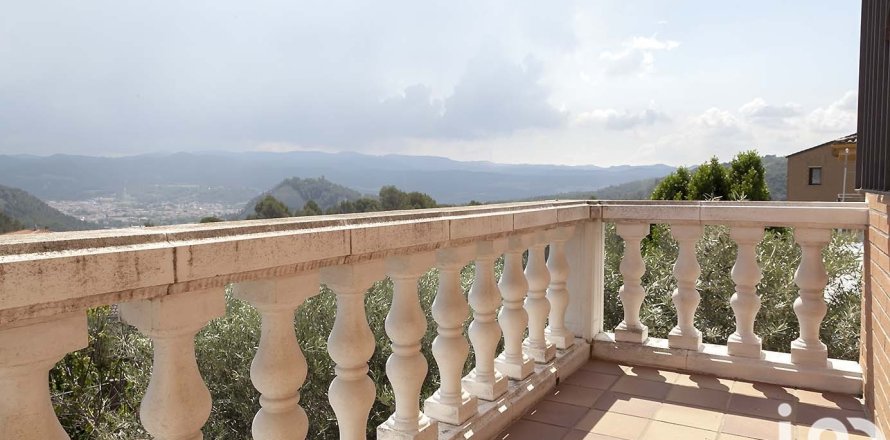 Dom w Castellgali, Barcelona, Hiszpania 4 sypialnie, 232 mkw. nr 154131