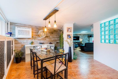Kaupunkipientalo myytävänä Torrevieja, Alicante, Espanja, 3 makuuhuonetta, 257 m2 No. 194256 - kuva 10