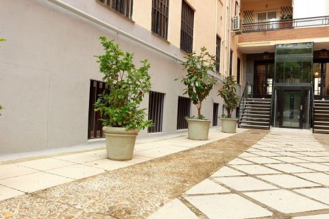 Apartment for sale Madrid, Spain 5 bedrooms, 163 sq.m. No. 109175 - photo 9