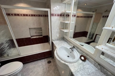 Apartment for sale Benidorm, Alicante, Spain 2 bedrooms, 110 sq.m. No. 60019 - photo 11