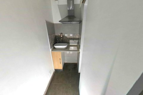 Apartment for sale in Barcelona, Spain 6 bedrooms, 103 sq.m. No. 167182 - photo 2