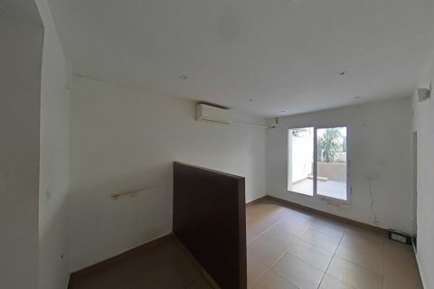 Apartment for sale in Barcelona, Spain 6 bedrooms, 103 sq.m. No. 167182 - photo 6
