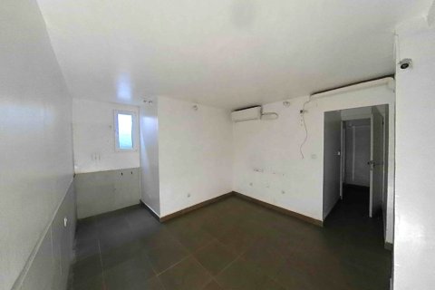 Apartment for sale in Barcelona, Spain 6 bedrooms, 103 sq.m. No. 167182 - photo 8