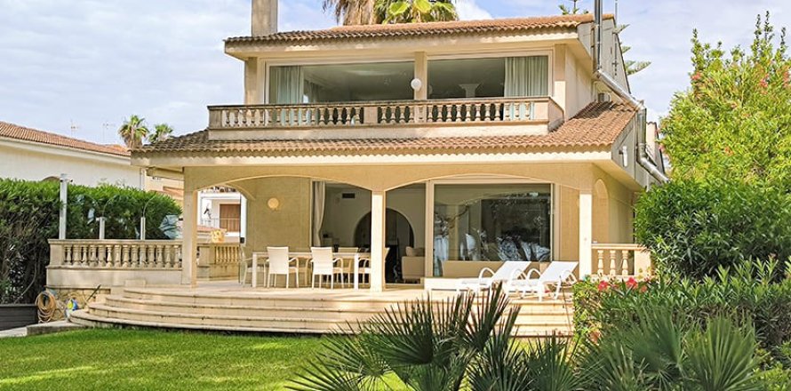 Villa i Alcudia, Mallorca, Spanien 5 sovrum, 445 kvm. Nr. 148203
