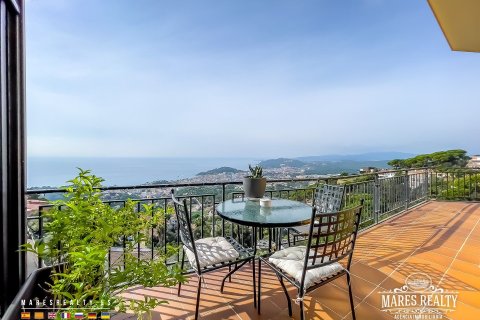 Villa en venta en Lloret de Mar, Gerona, España 13 dormitorios, 650 m2 No. 140162 - foto 1