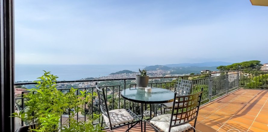 Villa en Lloret de Mar, Gerona, España 13 dormitorios, 650 m2 No. 140162