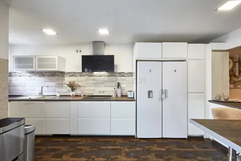 Сasa en venta en Terrassa, Barcelona, España 5 dormitorios, 216 m2 No. 193834 - foto 5