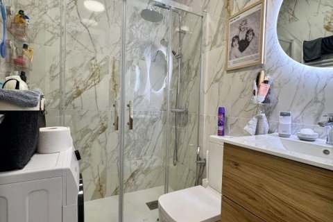 Kattohuoneisto myytävänä Torrevieja, Alicante, Espanja, 2 makuuhuonetta, 60 m2 No. 142716 - kuva 3