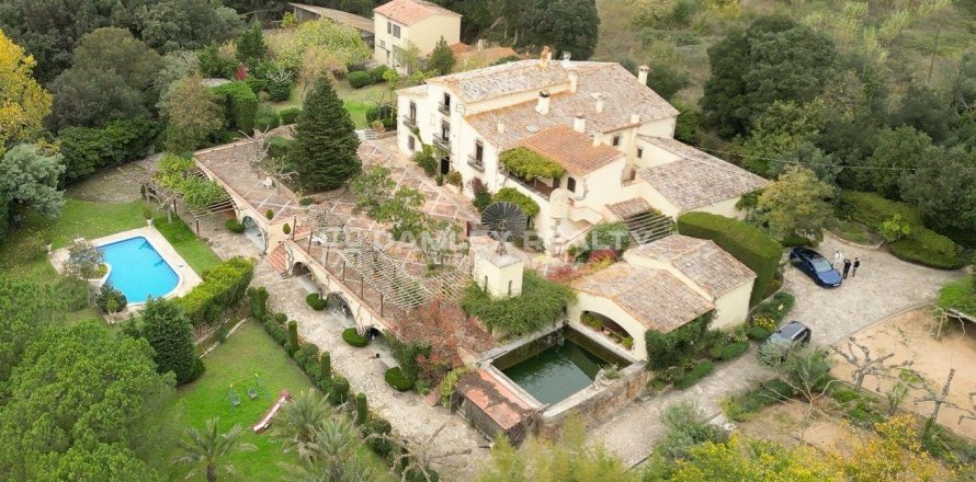 Villa a Santa Cristina d'Aro, Girona, Spagna 6 camere da letto, 900 mq. N° 176687