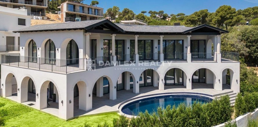 Villa a Calonge, Girona, Spagna 5 camere da letto, 745 mq. N° 176686