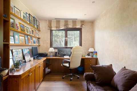 Villa for sale in Sant Pol de Mar, Barcelona, Spain 4 bedrooms, 641 sq.m. No. 150667 - photo 25