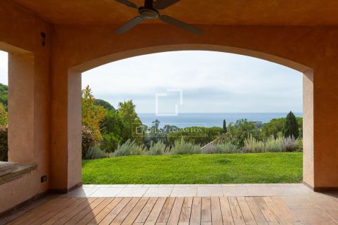 Villa for sale in Sant Pol de Mar, Barcelona, Spain 4 bedrooms, 641 sq.m. No. 150667 - photo 4