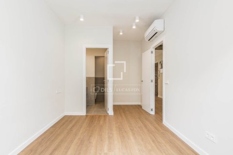 Apartamento en venta en Barcelona, España 3 dormitorios, 84 m2 No. 150668 - foto 16
