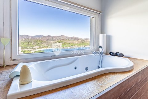 Hus till salu i Llanca, Girona, Spanien 5 sovrum, 225 kvm. Nr. 166495 - foto 17