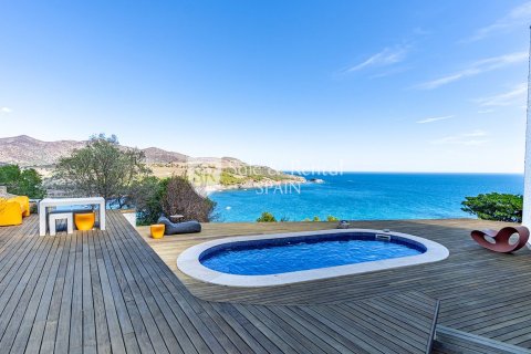 Hus i Llanca, Girona, Spanien 5 sovrum, 225 kvm. Nr. 166495