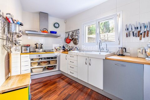 Hus till salu i Llanca, Girona, Spanien 5 sovrum, 225 kvm. Nr. 166495 - foto 8