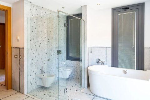 Villa for sale in San Roque, Cadiz, Spain 5 bedrooms, 712 sq.m. No. 162178 - photo 7