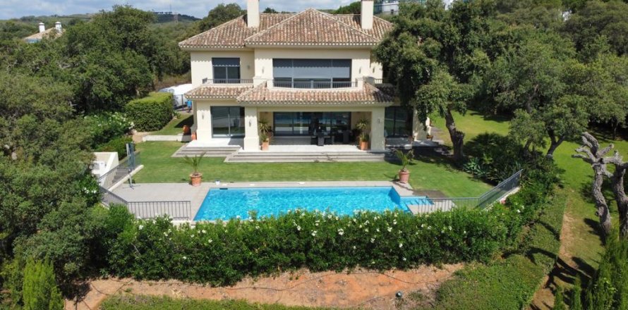 Villa in San Roque, Cadiz, Spain 5 bedrooms, 712 sq.m. No. 162178