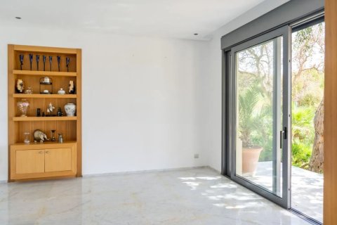 Villa for sale in San Roque, Cadiz, Spain 5 bedrooms, 712 sq.m. No. 162178 - photo 13