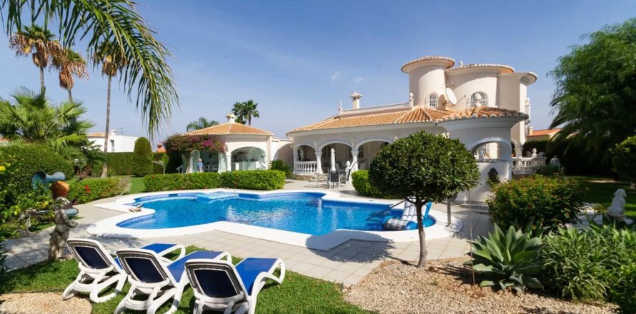 Villa a Denia, Alicante, Spagna 3 camere da letto, 303 mq. N° 195665