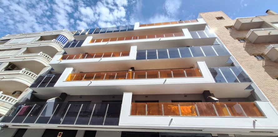 Appartamento a Torrevieja, Alicante, Spagna 101 mq. N° 166576