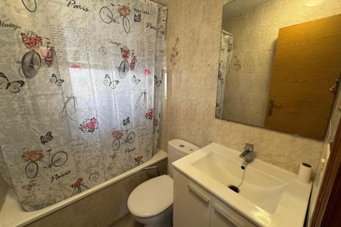 Apartment for sale in Torrevieja, Alicante, Spain 1 room, 41 sq.m. No. 184362 - photo 16