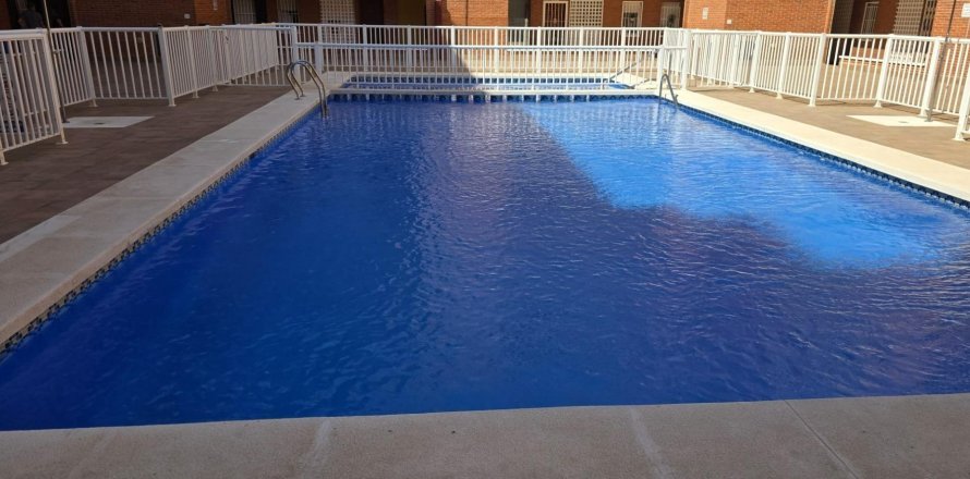 Apartment in Torrevieja, Alicante, Spain 2 bedrooms, 65 sq.m. No. 184361