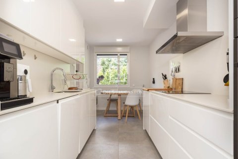 Huvila vuokrattavana Esplugues de Llobregat, Barcelona, Espanja, 5 makuuhuonetta, 342 m2 No. 192850 - kuva 19