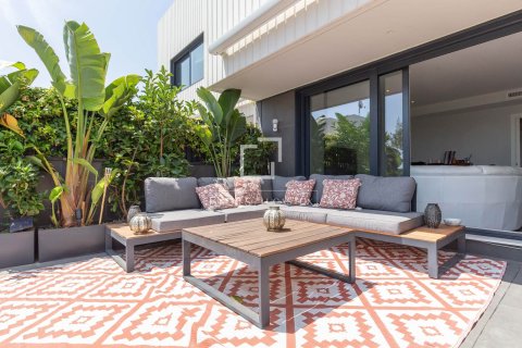 Huvila vuokrattavana Esplugues de Llobregat, Barcelona, Espanja, 5 makuuhuonetta, 342 m2 No. 192850 - kuva 11