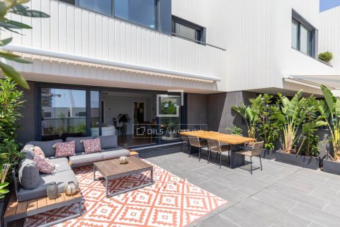 Huvila vuokrattavana Esplugues de Llobregat, Barcelona, Espanja, 5 makuuhuonetta, 342 m2 No. 192850 - kuva 2