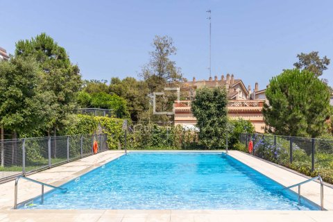 Huvila vuokrattavana Esplugues de Llobregat, Barcelona, Espanja, 5 makuuhuonetta, 342 m2 No. 192850 - kuva 3