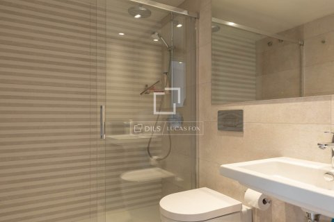 Huvila vuokrattavana Esplugues de Llobregat, Barcelona, Espanja, 5 makuuhuonetta, 342 m2 No. 192850 - kuva 20