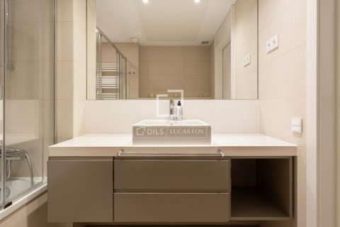 Huoneisto vuokrattavana Barcelona, Espanja, 4 makuuhuonetta, 140 m2 No. 192849 - kuva 29