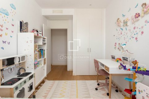 Huoneisto vuokrattavana Barcelona, Espanja, 4 makuuhuonetta, 140 m2 No. 192849 - kuva 30