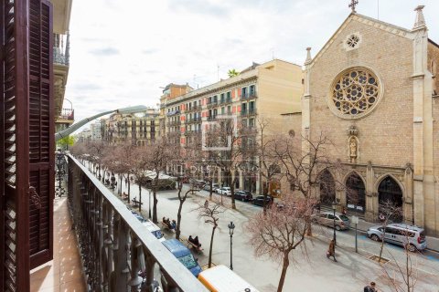 Huoneisto myytävänä Barcelona, Espanja, 3 makuuhuonetta, 121 m2 No. 192834 - kuva 19
