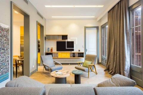 Huoneisto myytävänä Barcelona, Espanja, 3 makuuhuonetta, 121 m2 No. 192834 - kuva 2