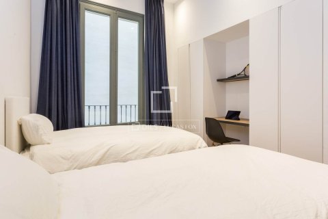 Huoneisto myytävänä Barcelona, Espanja, 3 makuuhuonetta, 121 m2 No. 192834 - kuva 15