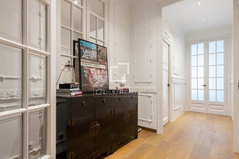 Huoneisto vuokrattavana Barcelona, Espanja, 4 makuuhuonetta, 174 m2 No. 192852 - kuva 18