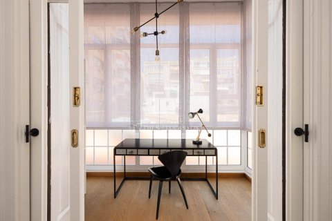 Huoneisto vuokrattavana Barcelona, Espanja, 4 makuuhuonetta, 174 m2 No. 192852 - kuva 23