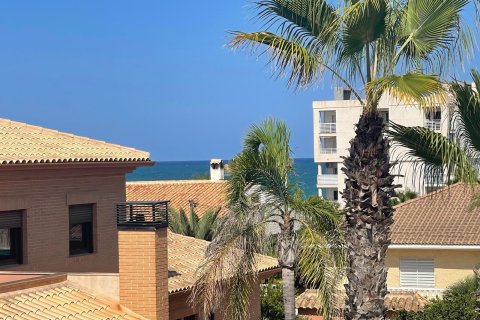 Casa a Torrevieja, Alicante, Spagna 5 camere da letto, 161 mq. N° 165668