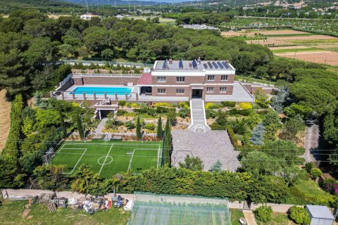 Villa à vendre Barcelona, Espagne, 6 chambres, 1900 m2 No. 133644 - photo 4