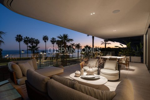 Huoneisto myytävänä Estepona, Malaga, Espanja, 4 makuuhuonetta, 275 m2 No. 191666 - kuva 24