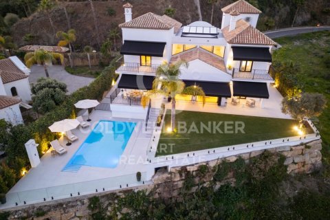 Villa i Benahavis, Malaga, Spanien 5 sovrum, 478 kvm. Nr. 158609