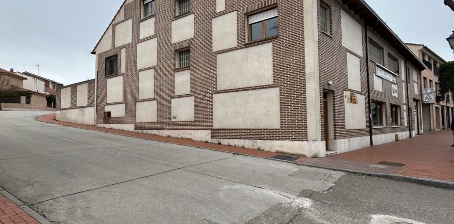 Liikekiinteistö Olmedo, Valladolid, Espanja 594 m2 No. 154048