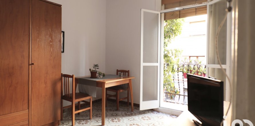 Huoneisto L'Hospitalet de Llobregat, Barcelona, Espanja 5 makuuhuonetta, 100 m2 No. 154047