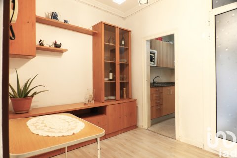 Huoneisto myytävänä L'Hospitalet de Llobregat, Barcelona, Espanja, 5 makuuhuonetta, 100 m2 No. 154047 - kuva 12