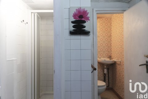 Huoneisto myytävänä L'Hospitalet de Llobregat, Barcelona, Espanja, 5 makuuhuonetta, 100 m2 No. 154047 - kuva 15