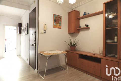 Huoneisto myytävänä L'Hospitalet de Llobregat, Barcelona, Espanja, 5 makuuhuonetta, 100 m2 No. 154047 - kuva 11